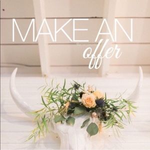 • { Reasonable Offers Accepted } •